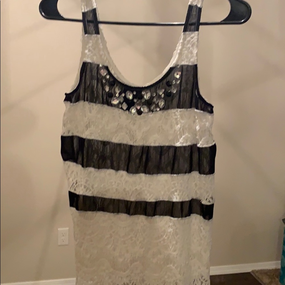 Ladies medium embellished tank top